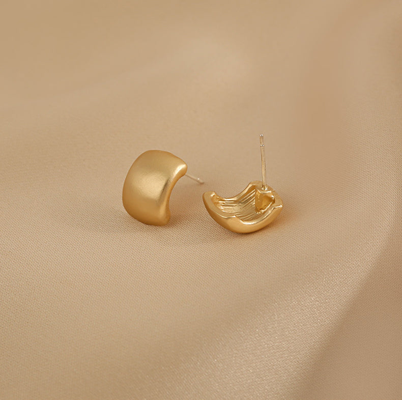 Presentski Golden Matte Earrings Minimal Design