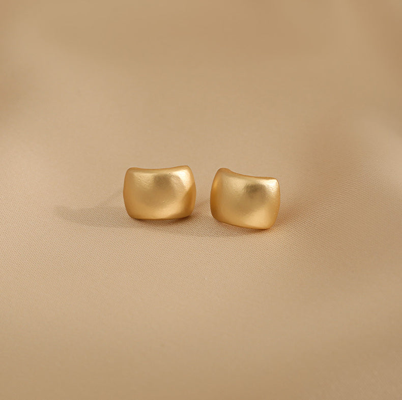 Presentski Golden Matte Earrings Minimal Design