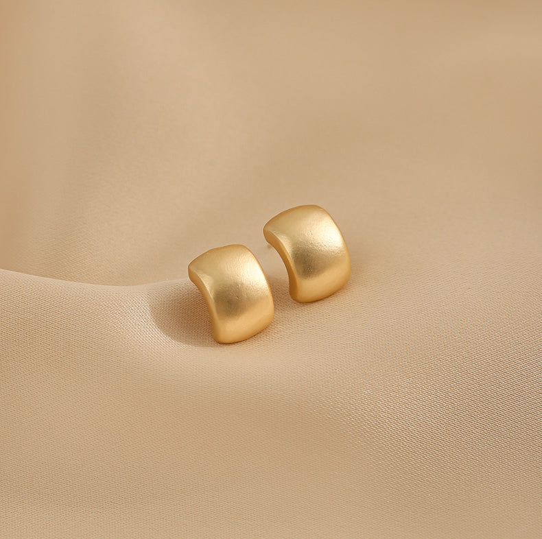 Presentski Golden Matte Earrings Minimal Design